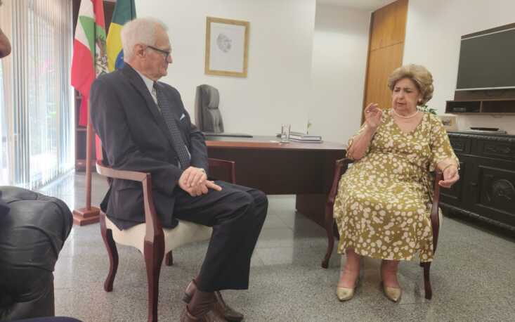 Ivo Dall&rsquo;Acqua J&uacute;nior em di&aacute;logo com a senadora Ivete da Silveira (MDB/SC)