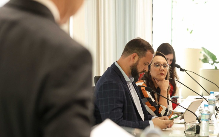 A deputada federal Renata Abreu, relatora do projeto, o deputado Victor Linhalis (ambos do Podemos/ES), e a representante do Instituto Viva Cidades, Bia N&oacute;brega de S&aacute;, na sede da Entidade em S&atilde;o Paulo (foto: Edilson Dias)