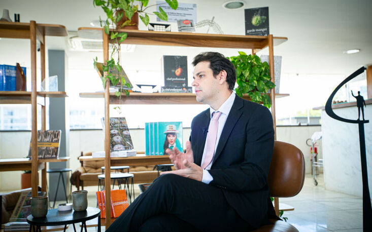 Enxergar o Pa&iacute;s sob a &oacute;tica do copo meio cheio ou meio vazio? Essa &eacute; a reflex&atilde;o de Pedro Nery