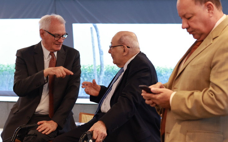 Ivo Dall'Acqua J&uacute;nior, presidente em exerc&iacute;cio da FecomercioSP, e Ives Gandra, presidente do Conselho Superior de Direito