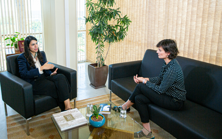 Jornalista M&ocirc;nica Sodr&eacute; em conversa com Lilian Cintra de Melo