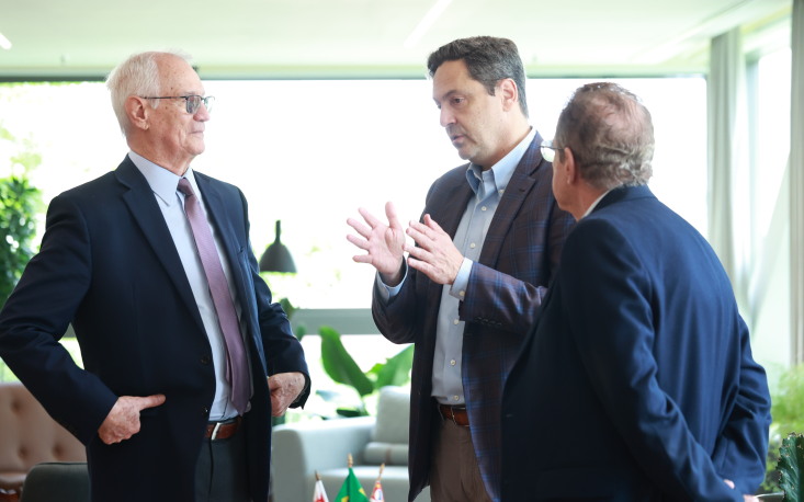 Ivo Dall'Acqua J&uacute;nior, deputado Luiz Philippe Orleans e Bragan&ccedil;a e Antonio Lanzana (Foto: Edilson Dias)
