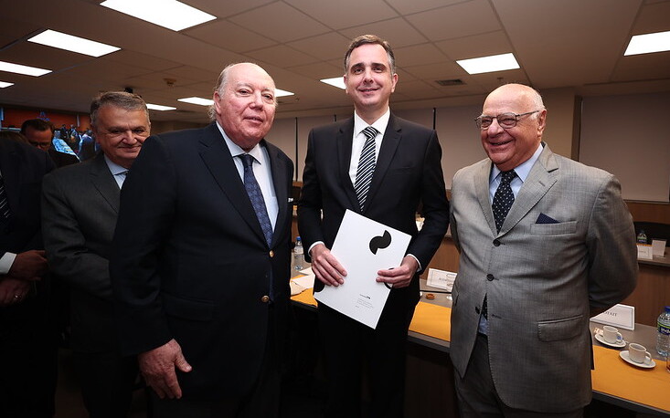 Presidente do Senado firma compromisso com a defesa do Simples na Reforma Tribut&aacute;ria