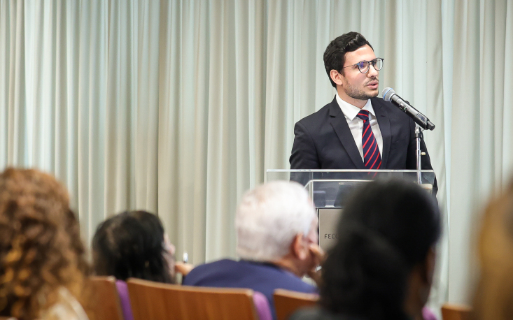 Pedro Simon apresenta consequ&ecirc;ncias do excesso de leis para o Pa&iacute;s (Imagem: Edilson Dias)