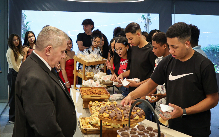 Depois de aprender, uma pausa para o lanche (Imagem: Edilson Dias)