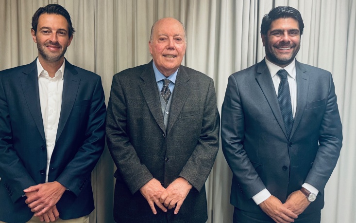 Vitor Alvez, M&aacute;rcio Ol&iacute;vio Fernandes da Costa e Luiz Roberto Peroba