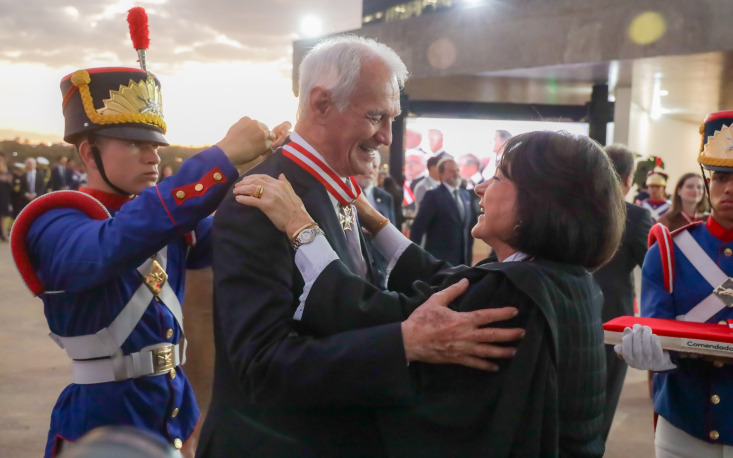 Ivo Dall'Acqua com a ministra Maria Cristina Peduzzi (Foto: Paulo Negreiros)