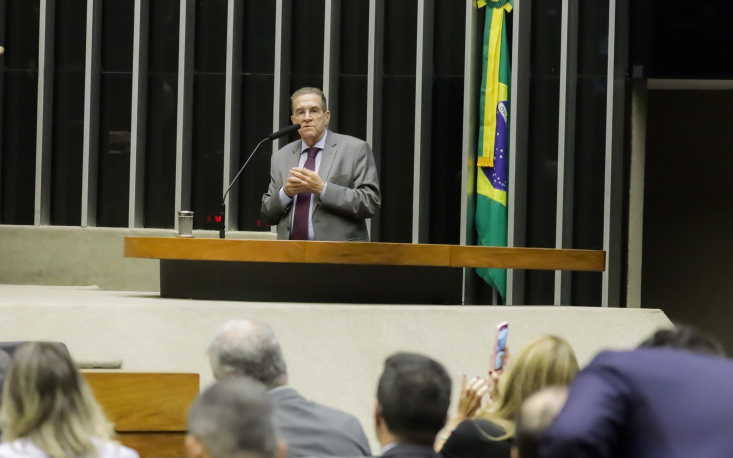 Antonio Lanzana defende moderniza&ccedil;&atilde;o do servi&ccedil;o p&uacute;blico no plen&aacute;rio da C&acirc;mara