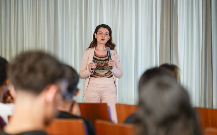 Depois foi a vez de a assessora Alexsandra Ricci falar sobre agenda ESG (Imagem: Edilson Dias)