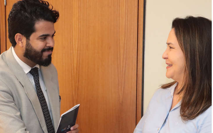 Sarina tamb&eacute;m participou de reuni&otilde;es nos gabinetes dos deputados (Cr&eacute;dito: Negreiros Foto)