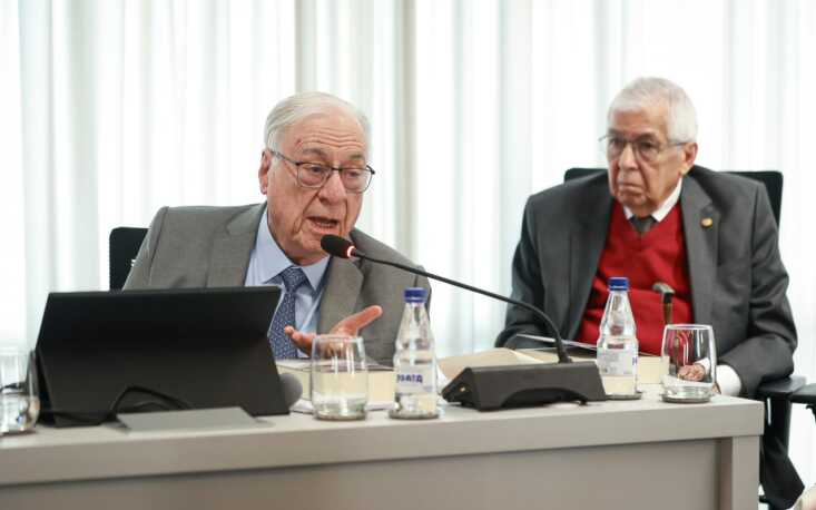 &Agrave; direita do Professor Ferreira Filho, Almir Pazzianotto, ex-ministro do Trabalho (Imagem: Edilson Dias)