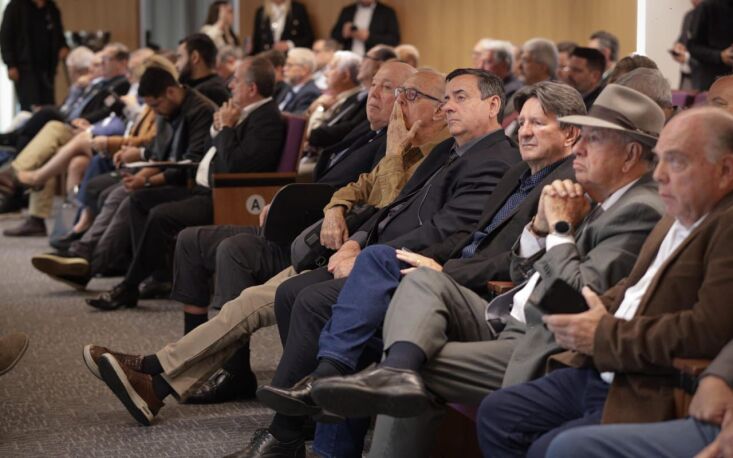 Durante a reuni&atilde;o, os parlamentares frisaram o apoio &agrave; aprova&ccedil;&atilde;o do PLP