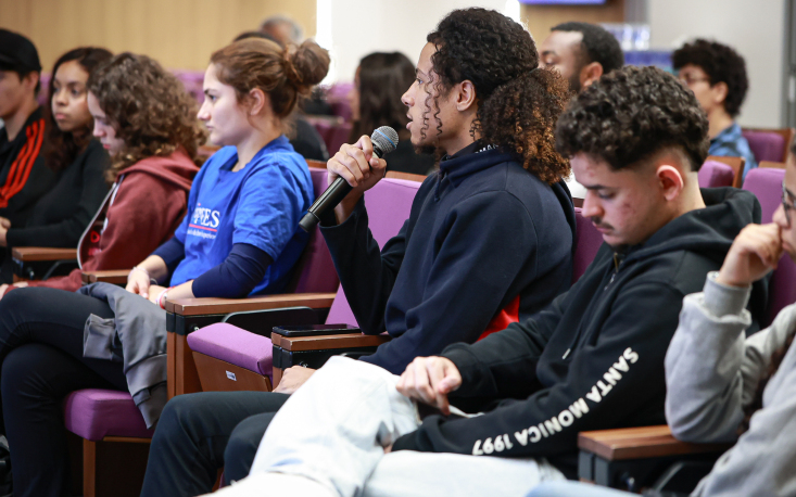 Interessados e participativos, estudantes compartilharam experi&ecirc;ncias e fizeram perguntas (Imagem: Edilson Dias)