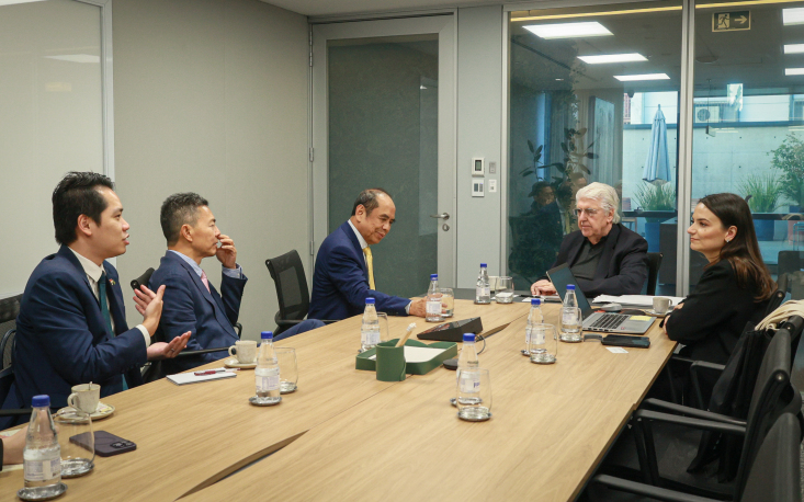 Embaixador e representantes da embaixada destacaram o interesse crescente de empresas de Singapura no mercado brasileiro