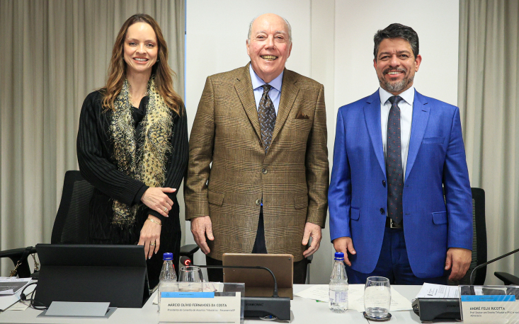 Kalinka Bravo, M&aacute;rcio Ol&iacute;vio Fernandes da Costa e Andr&eacute; Felix Ricotta discutem os principais impactos das novas regras tribut&aacute;rias para as empresas (Foto: Edilson Dias)